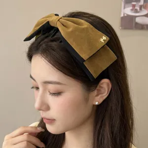 Grand serre-tête nœud en velours rétro, accessoire de coiffure élégant femme détail.