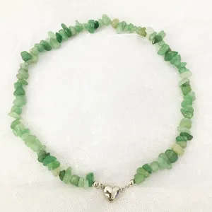 Collana di perle di pietra verde con chiusura magnetica a forma di cuore da donna