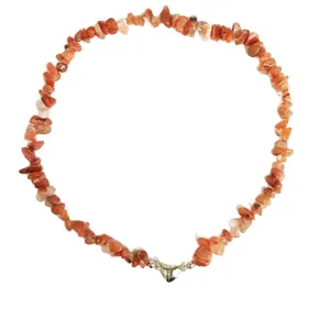 Collana di perle di pietra naturale irregolare con graziosa chiusura magnetica a cuore.