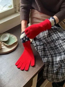 Longs gants tricotés à pois blocs de couleurs hivernaux chauds tactiles pour femmes gants