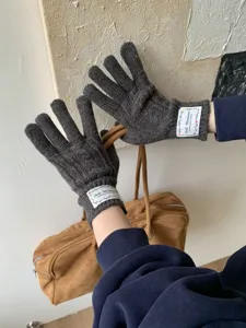 Guanti in maglia a treccia grigio scuro da donna, caldi guanti di lana invernali accoglienti.