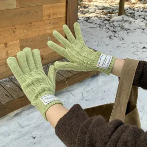 Guanti in maglia treccia verde da donna invernali caldi accoglienti guanti termici eleganti.