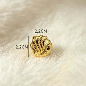 Anello con conchiglia dorata stile spiaggia 2,2cm in acciaio inox per donne eleganti