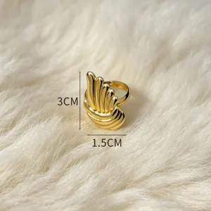 Anello con conchiglia in acciaio inossidabile stile oceano, dettaglio moda misura 3cm.