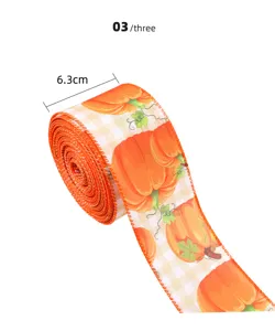 Gros plan détaillé du ruban de citrouille d'automne avec une impression orange vif.