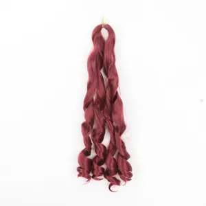 Donkerbordeauxkleurig synthetisch krullend haarstuk, gedetailleerd lang golvend haar.