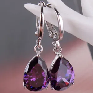 Elegante lila Zirkonia Tropfen Ohrringe für Damen, silberfarbene Ohrhänger mit Klappbügel für den Alltag.