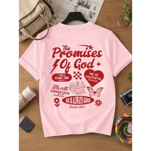 Vista detallada de la camiseta streetwear rosa con estampado gráfico en la espalda y gran estilo.