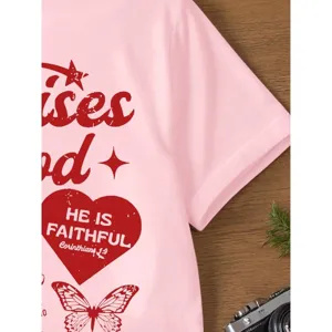 Detalle de camiseta de algodón rosa con estampado gráfico slogan top streetwear casual