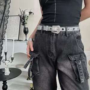 Ceinture strass argent Y2K vue détaillée, accessoire boucle métal style punk pour tenues tendance.