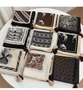 Vintage Baumwolle Leinen kleines Quadrat Tuch mit eleganten Quasten und Muster.
