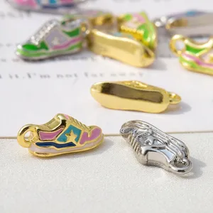 Geemailleerde sneaker bedels van metaal voor DIY sieraden maken, schattige schoen hangers.