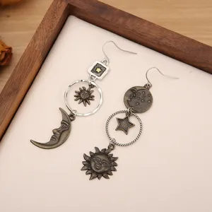 Boucles d'oreilles pendantes vintage soleil lune etoile detail, magnifique style retro.