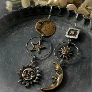 Boucles d'Oreilles Longues Pendentifs Soleil Lune Étoile en Alliage Vintage Asymétriques pour Femmes Bijoux de Mode