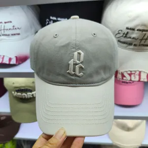 Zweifarbige bestickte Baseballcap für Damen und Paare, stilvoller Sonnenschutz.