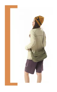 Retro canvas crossbody bag for women, casual Japanese style solid color shoulder bag.