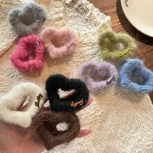 Ensemble d'élastiques à cheveux en peluche en forme de cœur, doux et duveteux pour le coiffage.