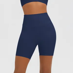 Blaue Yoga Shorts Detailansicht mit hohem Bund, atmungsaktives Stretchgewebe für Fitness Sport.