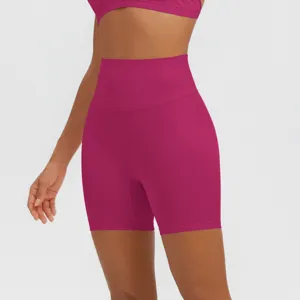 Detailansicht von einfarbigen Damen High Waist Sportshorts für Fitness und Yoga Training