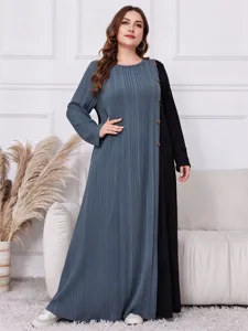 Plus Size Blockfarben Rippstrick Langarm Rundhals Maxikleid mit dekorativen Knöpfen.