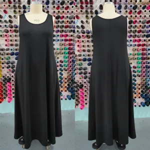 Plus size solid black sleeveless maxi dress, elegant casual tank dress for women.