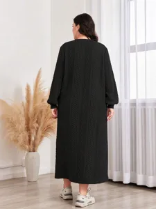 Damen Übergröße schwarzes Zopfmuster Maxi Strickkleid, gemütliches langes Winterkleid.