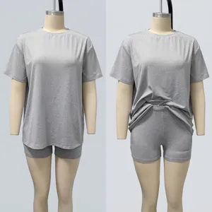 Graues Kurzarm-T-Shirt und enge Shorts Loungewear Set fuer Damen Sommer Freizeit