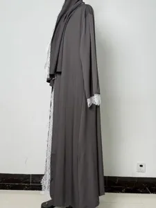 Langes Spitzenkanten-Cardigan-Kleid, elegantes, langes Oversize-Maxikleid im Detail.
