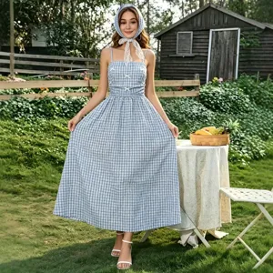 Robe longue nuisette à carreaux bleus avec foulard assorti, style vacances trapèze taille haute.