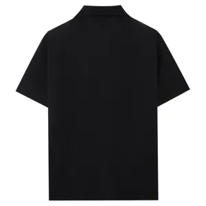 Rückansicht des leichten Sommer Strick Polo Shirts für Herren in klassischem Schwarz.