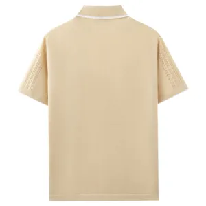 Herren khaki kurzarm Strick Polohemd Rückansicht, sommerliches atmungsaktives Top.