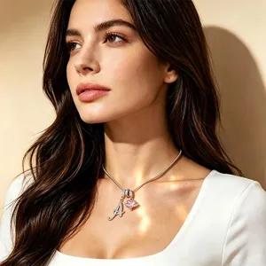 Superbe collier lettre alphabet avec pendentif cœur rose en zircone pour femmes style tendance.