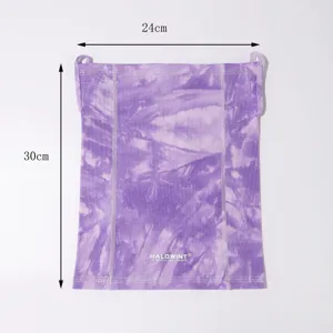 Paarse tie-dye hangende oren gezichtsbedekking en nekbalsem buitensport fietsen detail