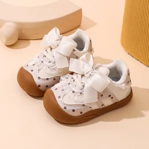 Scarpe da bambina per neonata con simpatico fiocco bianco e pois, suola morbida.