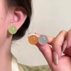 Minimalistische runde Kugel-Ohrstecker für Damen, schlichte und vielseitige Modeschmuck.