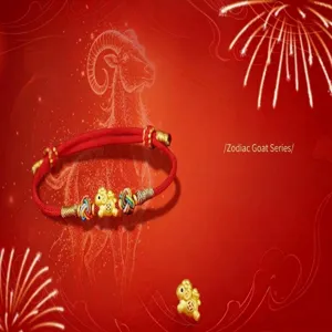 Bracciale in corda rossa con ciondolo pecora in oro per regalo festivo di capodanno.
