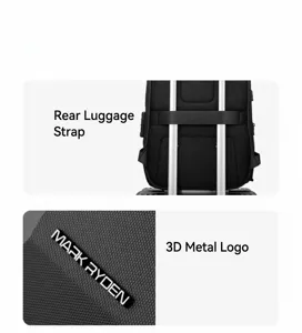 Rucksack Detailansicht mit Koffer-Gurtverbindung und metallenem Logo für Geschäftsreisen.