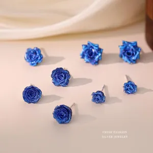 S925 Sterlingsilber blaue Rosen Ohrstecker süßer Blumenschmuck für Damen und Mädchen.