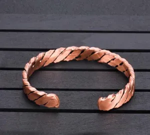 Bracciale rigido intrecciato magnetico in rame, gioiello retro regolabile per uso quotidiano.