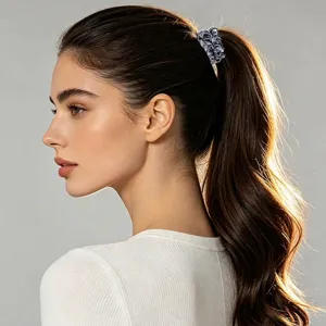 Satijnen haarelastiekje voor vrouwen, elegante donkergrijze paardenstaart houder, zacht haaraccessoire.