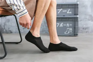 Chaussettes invisibles basses noires pour hommes, design d'été en maille respirante.