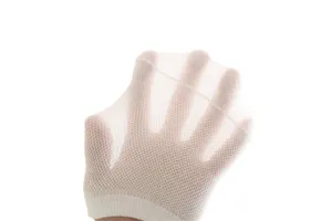 Vue détaillée de chaussettes pour hommes en maille blanche, respirantes et élastiques.