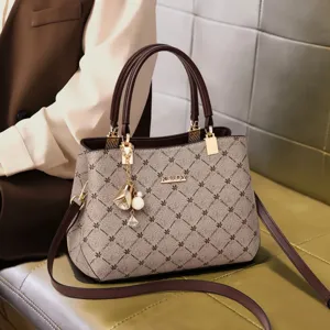Mode Damen Handtasche PU Leder Große Kapazität Schulter Umhängetasche Monogramm Blumendruck Künstliche Perlenanhänger Eleganter Stil