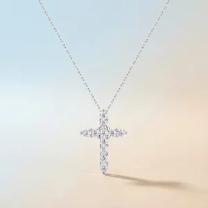 Collana con Pendente a Croce in Moissanite Argento 925 e Catena Girocollo Luminosa