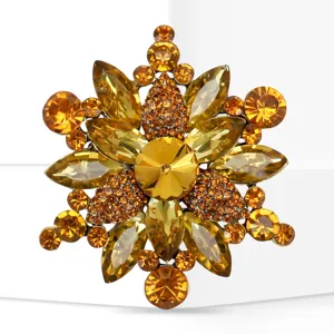 Exquisite amber crystal rhinestone flower brooch detail, elegant fashion alloy lapel pin jewelry.