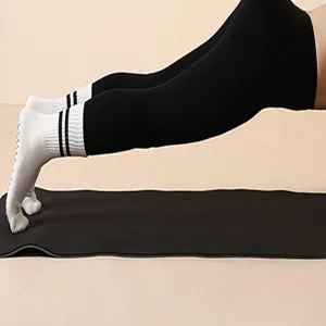 Dames katoenen gestreepte yogasokken met antislip grip voor fitness en pilates training.