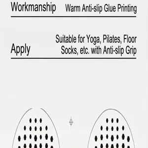 Antislip yogasokken detail met warme stof en grip punten voor pilates en fitnesstraining.