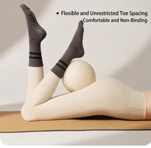 Rutschfeste Fünf-Zehen-Yogasocken für Damen, atmungsaktive Pilates-Sport-Fitnesssocken Detail.
