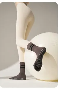 Rutschfeste Zehensocken mit Anti-Rutsch-Noppen für Pilates Yoga und Fitnesstraining.