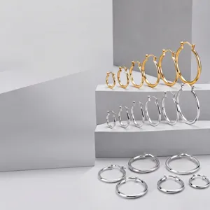 Groothandel s925 sterling zilveren gladde ronde oorbellen in meerdere maten voor dames.
